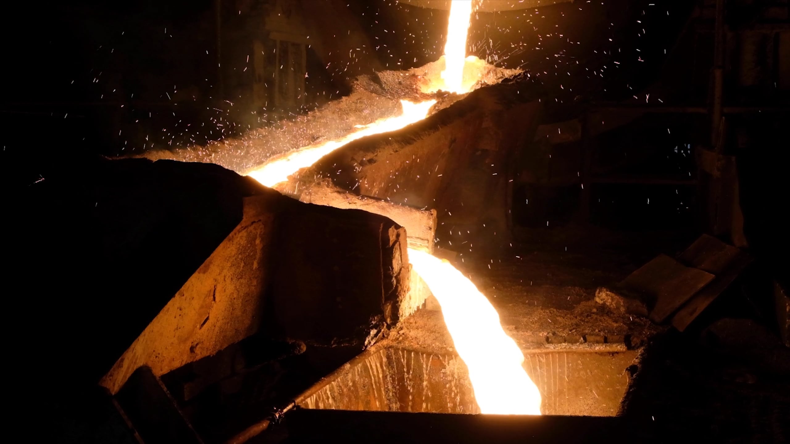 Gold Pour River Thumb